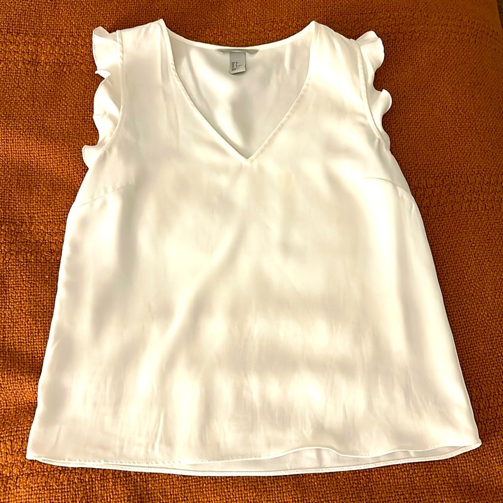 H+M white short sleeve blouse with ruffle sleeves size 4